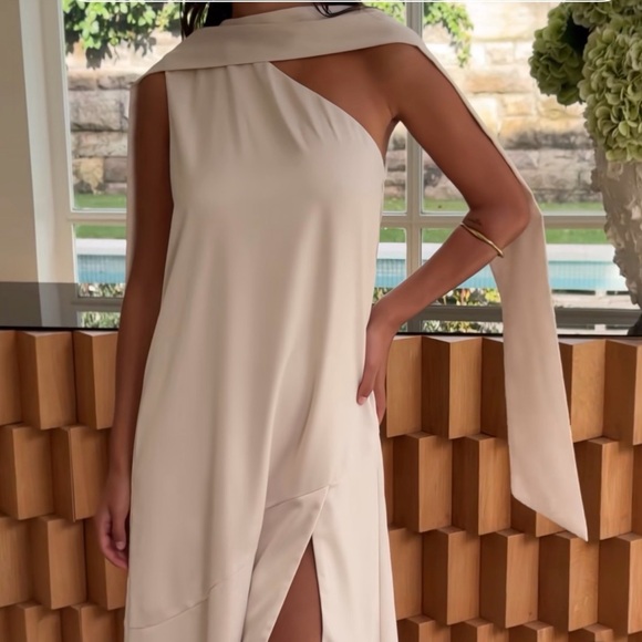 Chic One-Shoulder Cream Dress - Picture 2 of 3